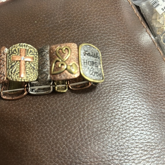 Northcrest Bracelet - Picture 2 of 3